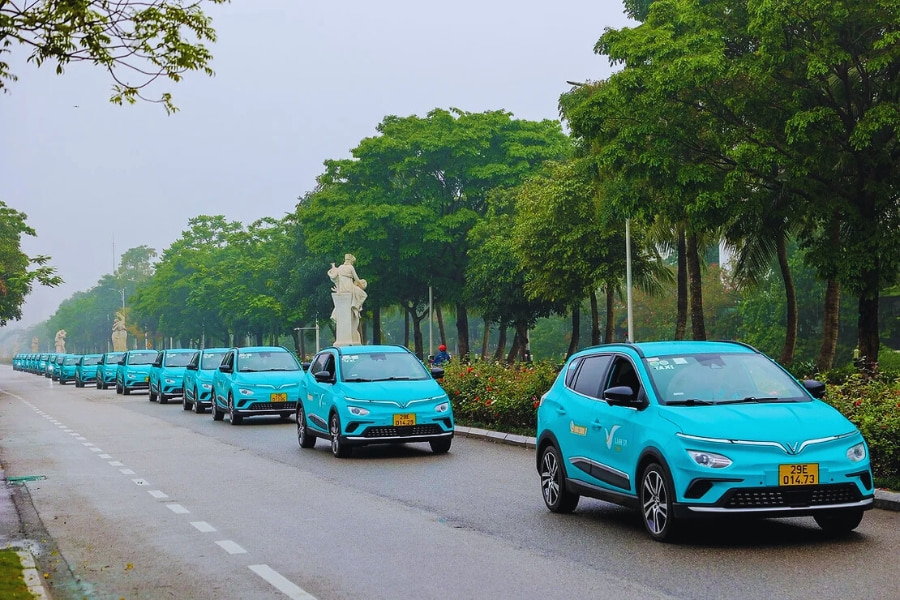 Xanh SM electric taxi in Vietnam – eco-friendly transport by Auasia Travel